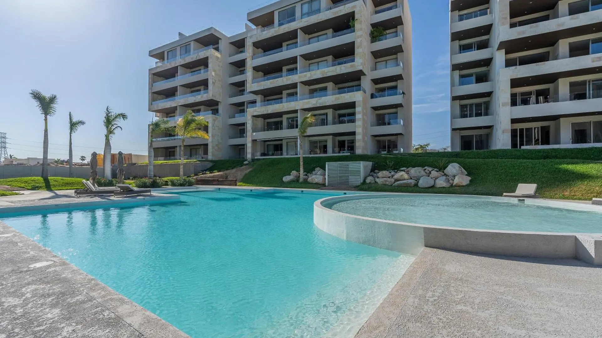 Luxury Beachfront Apartment In Cabo カボ・サン・ルーカス