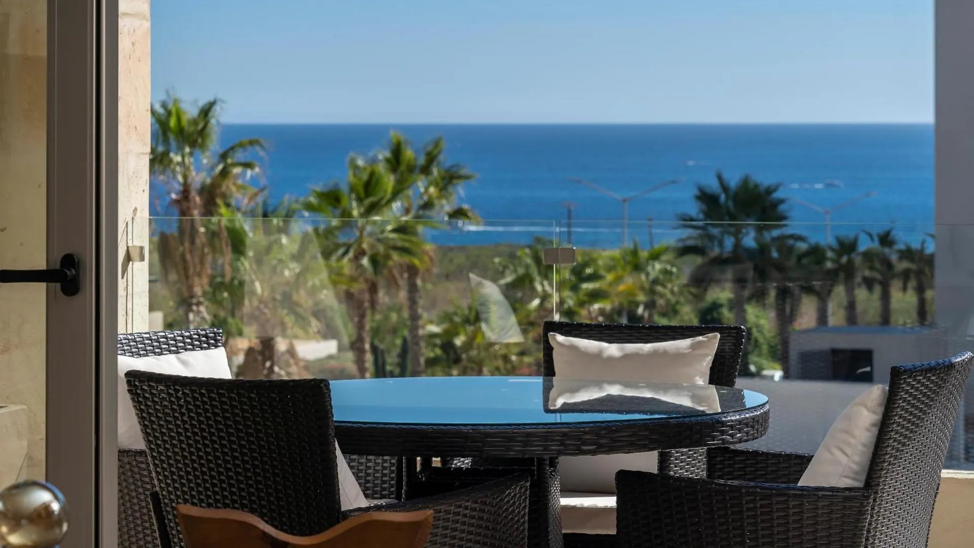 Luxury Beachfront Apartment In Cabo カボ・サン・ルーカス