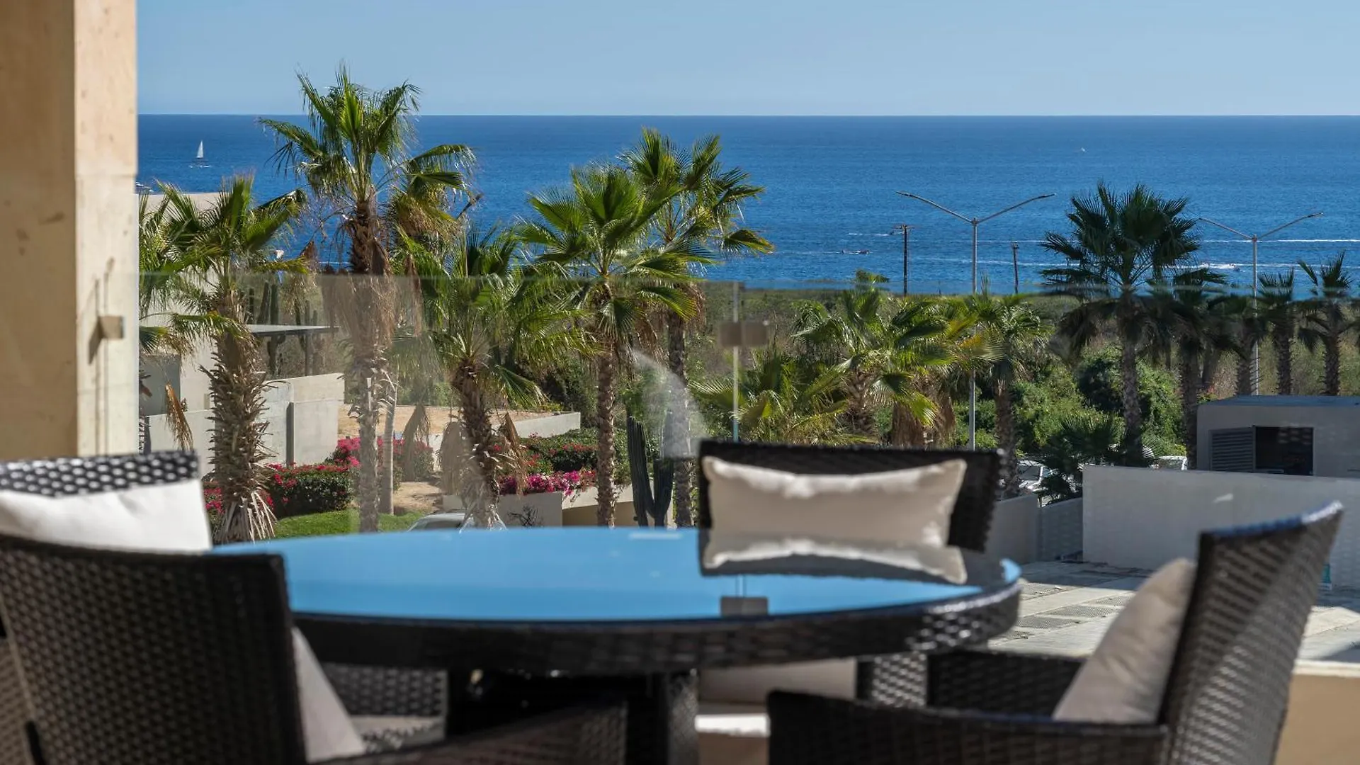 Luxury Beachfront Apartment In Cabo カボ・サン・ルーカス